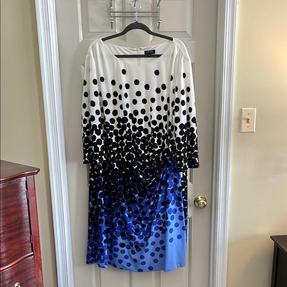 Tahari Black and White Sheath Dress Long Sleeve Crew Neck